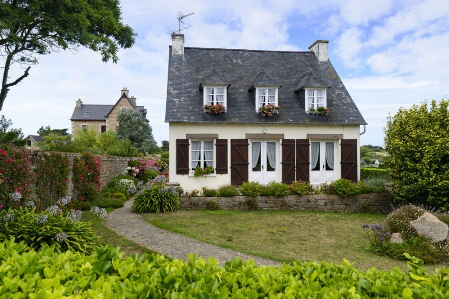 Quelles sont les particularités d'une maison typique bretonne en pierre ?