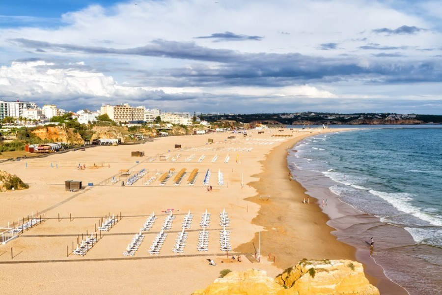 Quelles sont les plages les plus populaires dans le sud du Portugal ?