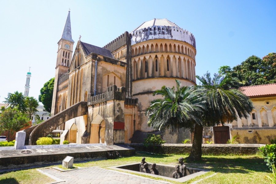 Qu'est-ce qui attire les touristes sur l'île de Zanzibar ?