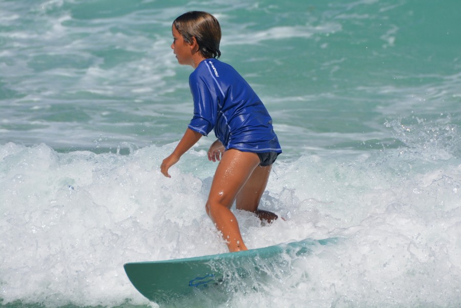 Surfer Avec Une Petite Planche